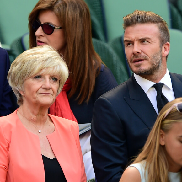 David Beckham avec sa mère Sandra à Wimbledon le 9 juillet 2015