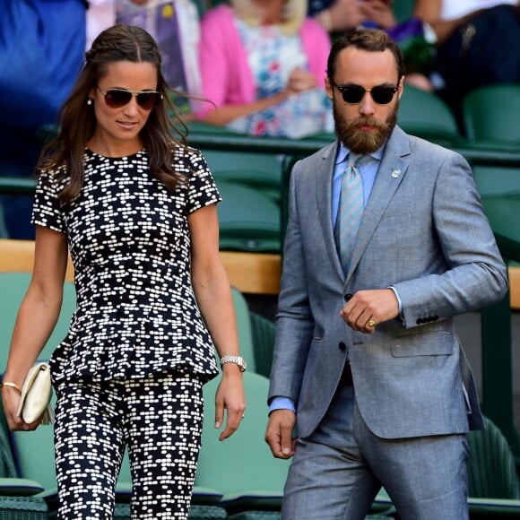 Pippa Middleton et son frère James Middleton assistaient le 9 juillet 2015 aux demi-finales du tableau féminin du tournoi de Wimbledon, à Londres.