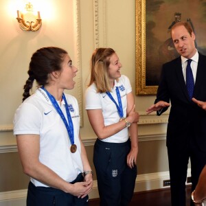 Le prince William recevait le 9 juillet 2015 les Lionnes de l'équipe de foot d'Angleterre à petit-déjeuner au palais de Kensington, après leur médaille de bronze à la Coupe du monde.