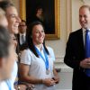 Le prince William recevait le 9 juillet 2015 les Lionnes de l'équipe de foot d'Angleterre à petit-déjeuner au palais de Kensington, après leur médaille de bronze à la Coupe du monde.