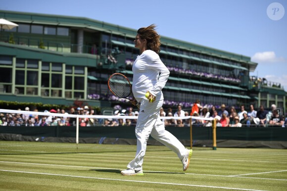 Amélie Mauresmo, enceinte, à l'entraînement avec Andy Murray le 9 juillet 2015 à Wimbledon à la veille de la demi-finale de l'Ecossais contre Roger Federer.