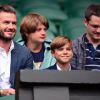 David Beckham et son fils Romeo au match d'Andy Murray au tournoi de Wimbledon à Londres, le 8 juillet 2015.