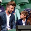David Beckham et son fils Romeo au match d'Andy Murray au tournoi de Wimbledon à Londres, le 8 juillet 2015.