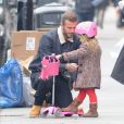 David Beckham et sa fille Harper dans les rues de Notting Hill à Londres.
