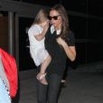 Victoria Beckham arrive avec ses enfants Romeo, Cruz, et Harper à Los Angeles le 16 octobre 2014.