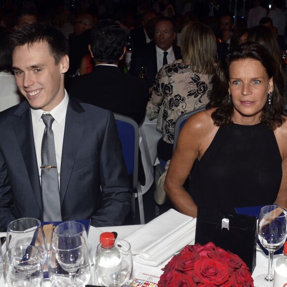 Louis Ducruet avec sa mère la princesse Stéphanie de Monaco le 10 juillet 2015 dans la Salle des Etoiles au Sporting de Monte-Carlo lors du gala annuel au profit de l'association Fight Aids Monaco, présidée par la princesse Stéphanie de Monaco.