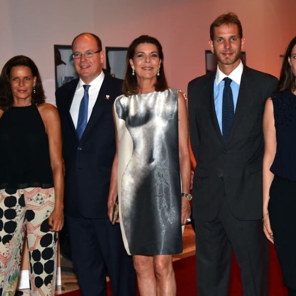 La princesse Stéphanie de Monaco, le prince Albert II de Monaco, la princesse Caroline de Hanovre, Andrea Casiraghi et sa femme Tatiana Santo Domingo le 10 juillet 2015 au Sporting de Monte-Carlo lors du gala annuel au profit de l'association Fight Aids Monaco, présidée par la princesse Stéphanie de Monaco.