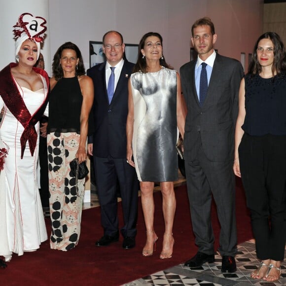 La princesse Stéphanie de Monaco, le prince Albert II de Monaco, la princesse Caroline de Hanovre, Andrea Casiraghi et sa femme Tatiana Santo Domingo le 10 juillet 2015 au Sporting de Monte-Carlo lors du gala annuel au profit de l'association Fight Aids Monaco, présidée par la princesse Stéphanie de Monaco.