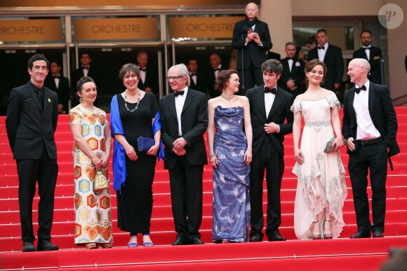 Robbie Ryan, guest, Rebecca O'Brien, Ken Loach, Simone Kirby, Barry Ward, Aisling Franciosi et Paul Laverty - Montée des marches du film "Jimmy's Hall" lors du 67 ème Festival du film de Cannes – Cannes le 22 mai 2014.  