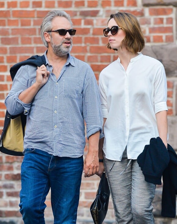 Sam Mendes et sa petite-amie Rebecca Hall se promenent a New York, le 18 aout 2013. 