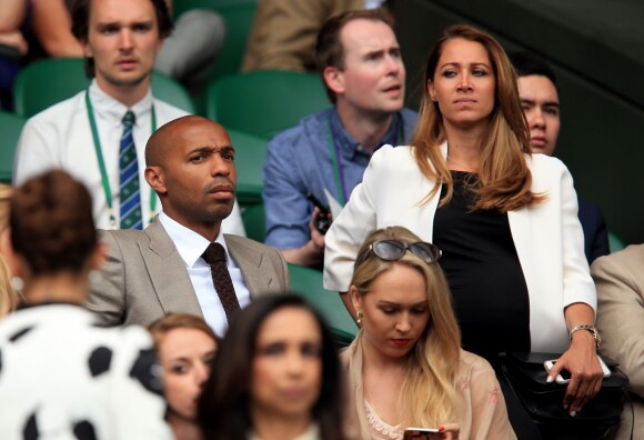 Thierry Henry et sa compagne enceinte, Andrea Rajacic lors de la finale de Wimbledon au All England Lawn Tennis and Croquet Club, à Londres, le 12 juillet 2015