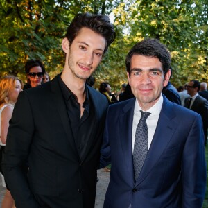 Pierre Niney et Jérôme Lambert (CEO International de Montblanc) - Lancement de la collection "Montblanc Bohème Moongarden" à l'Orangerie Ephémère du jardin des Tuileries, place de la Concorde à Paris, le 9 juillet 2015.