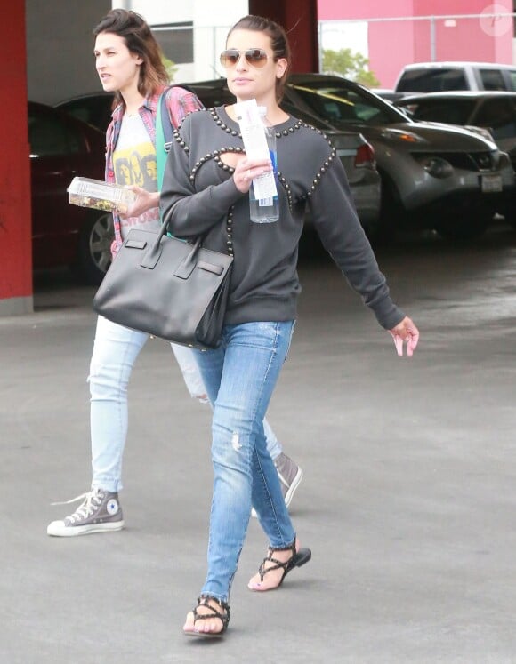 Exclusif - Lea Michele à la sortie d'un studio avec une amie à Hollywood, le 9 juin 2015.  