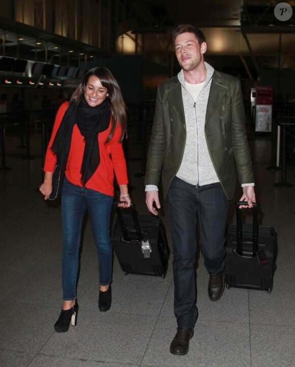 Lea Michele et Cory Monteith de la serie Glee a l'aeroport de New York le 6 mars 2013