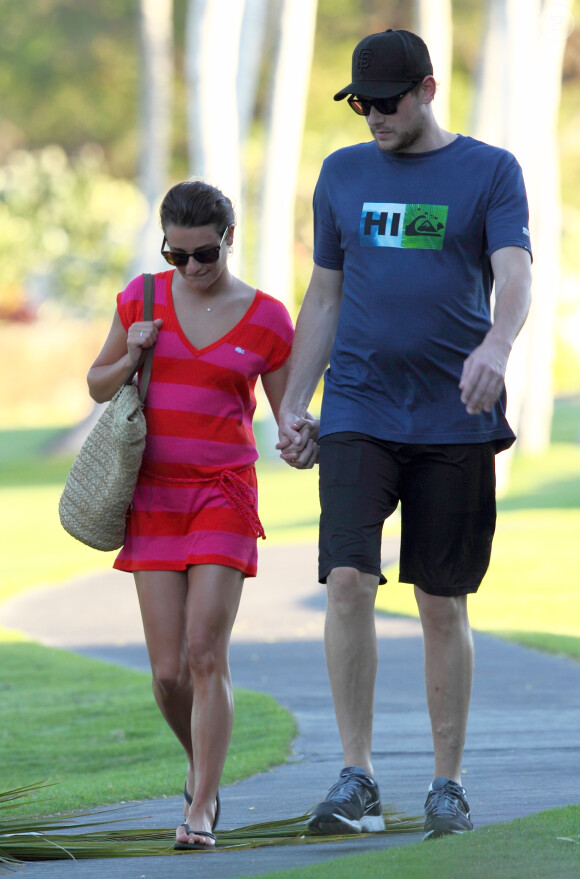 Lea Michele et son petit ami Cory Monteith se promènent a Hawaii, le 5 janvier 2013.  