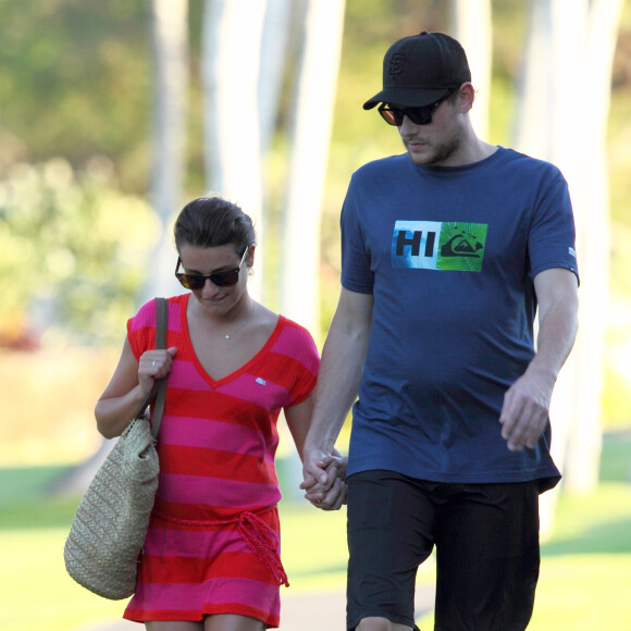 Lea Michele et son petit ami Cory Monteith se promènent a Hawaii, le 5 janvier 2013.  