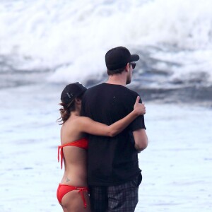  Cory Monteith et Lea Michele sur la plage a Hawaii, le 1er janvier 2013.  