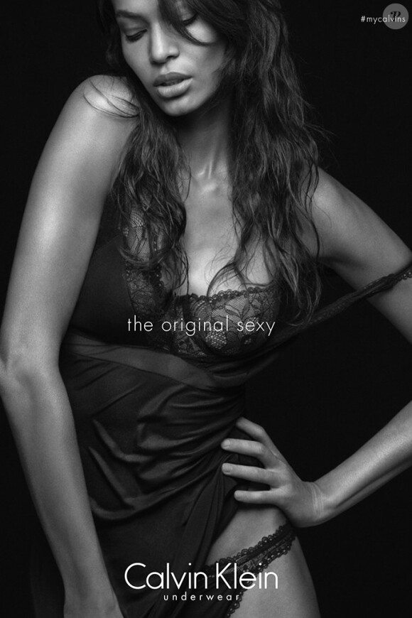 Joan Smalls figure sur la campagne automne 2015 de Calvin Klein Underwear. Photo par Mikael Jansson.