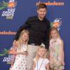 Steven Gerrard était sur le tapis rouge des Kids' Choice Awards avec ses trois filles Lilly-Ella, Lexie et Lourdes, au UCLA's Pauley Pavilion de Los Angeles, le 16 juillet 2015