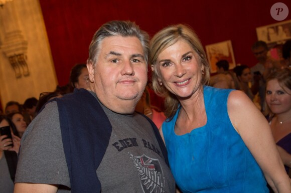 Exclusif - Pierre Ménès et Michèle Laroque lors de la présentation de la préparation du film "Jeux dangereux" au Théâtre de Paris le 15 juin 2015