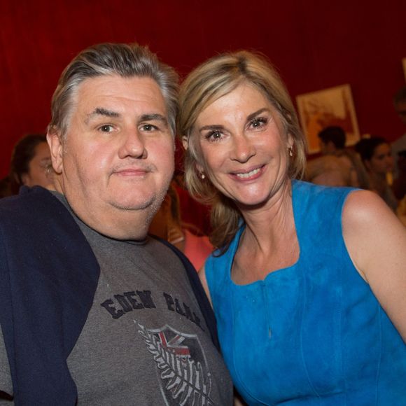 Exclusif - Pierre Ménès et Michèle Laroque lors de la présentation de la préparation du film "Jeux dangereux" au Théâtre de Paris le 15 juin 2015