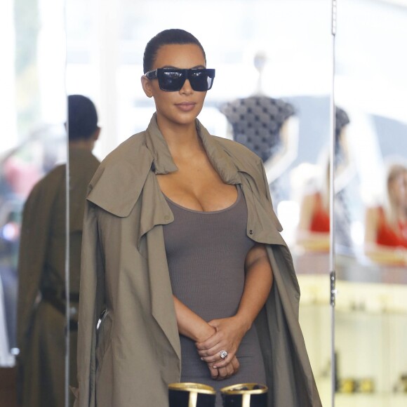Kim Kardashian, enceinte, fait du shopping à West Hollywood, le 16 juillet 2015.