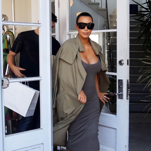 Kim Kardashian, enceinte, fait du shopping à West Hollywood, le 16 juillet 2015.