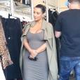 Kim Kardashian, enceinte, fait du shopping à West Hollywood. Los Angeles, le 16 juillet 2015.