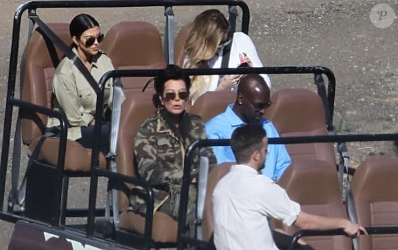 Exclusif - Safari en famille : Kris Jenner, son compagnon Corey Gamble, Kourtney et Khloé Kardashian passent l'après midi au Malibu Wine Safari. Malibu, le 10 juillet 2015.