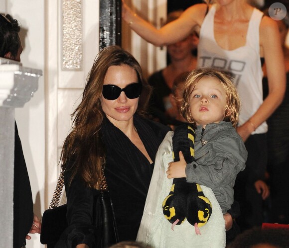 Angelina Jolie avec Vivienne à Primrose Hill, Londres, le 26 septembre 2011. 