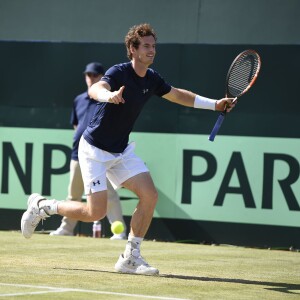 Andy Murray après sa victoire face à Gilles Simon en quart de finale de la Coupe Davis, au Queens Club de Londres, le 19 juillet 2015