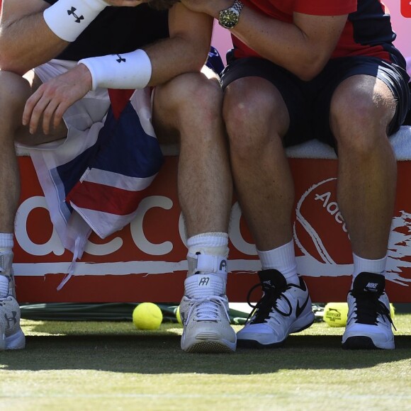 Andy Murray après sa victoire sur Gilles Simon en quart de finale de la Coupe Davis entre la France et la Grande-Bretagne, au Queens Club de Londres, le 19 juillet 2015