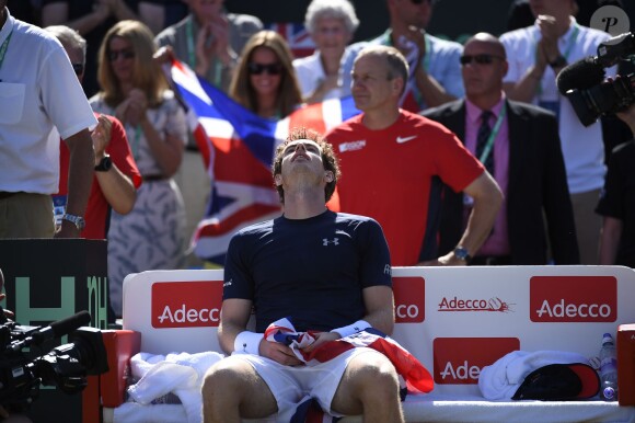 Andy Murray après sa victoire sur Gilles Simon lors du match entre Andy Murray et Gilles Simon en quart de finale de la Coupe Davis entre la France et la Grande-Bretagne, au Queens Club de Londres, le 19 juillet 2015