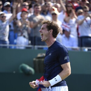 Andy Murray après sa victoire sur Gilles Simon en quart de finale de la Coupe Davis entre la France et la Grande-Bretagne, au Queens Club de Londres, le 19 juillet 2015