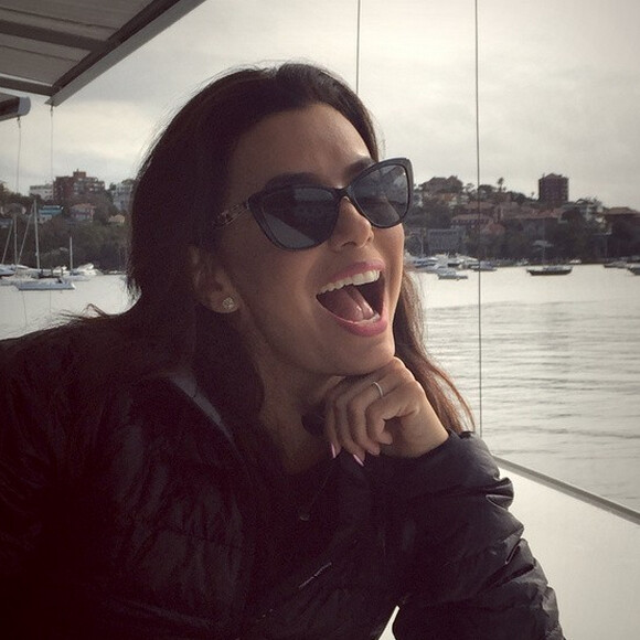 Eva Longoria se serait-elle fiancée ? Une superbe alliance orne en tout cas son annulaire gauche