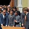 Pastor Maldonado, Felipe Massa, Christine Bianchi, Jean-Eric Vergne et les pilotes de Formule 1 lors des obsèques de Jules Bianchi en la cathédrale Sainte-Réparate à Nice, le 21 juillet 2015