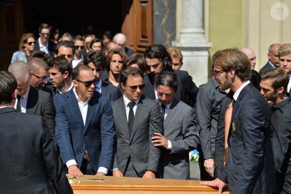 Pastor Maldonado, Felipe Massa, Christine Bianchi, Jean-Eric Vergne et les pilotes de Formule 1 lors des obsèques de Jules Bianchi en la cathédrale Sainte-Réparate à Nice, le 21 juillet 2015