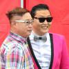 Le rappeur Psy lors d'un photoshoot pour une marque sud-coreenne qui commercialise des casques de musique a Hong Kong, le 3 octobre 2013 
