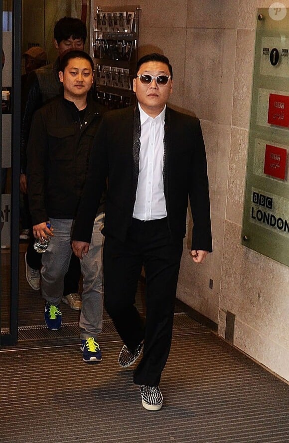 Le rappeur Psy a la sortie des studios ITV a Londres, le 10 Juin 2013.  