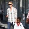 Exclusif - Charlize Theron emmène son fils Jackson à son cours de karaté à West Hollywood, le 20 mai 2015