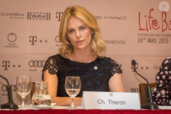 Charlize Theron à la conférence de presse « Life Ball Gold » à Vienne, le 16 mai 2015