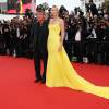 Charlize Theron et son fiancé Sean Penn - Montée des marches du film "Mad Max : Fury Road" lors du 68 ème Festival International du Film de Cannes, à Cannes le 14 mai 2015.