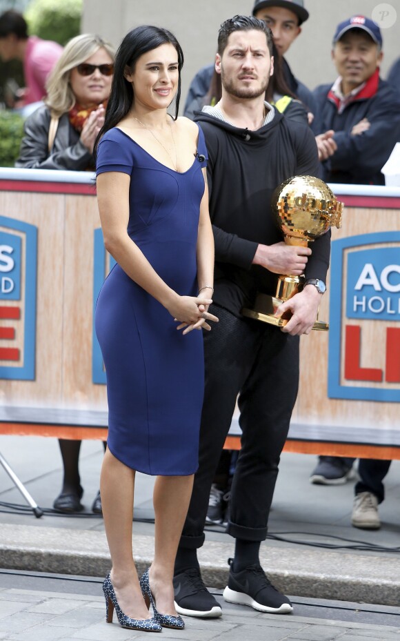 Rumer Willis et Val Chmerkovskiy enregistrent en live l'émission de télévision "Access Hollywood Live" à New York, le 3 juin 2015 après avoir remporté la 20ème saison de "Dancing With The Stars"