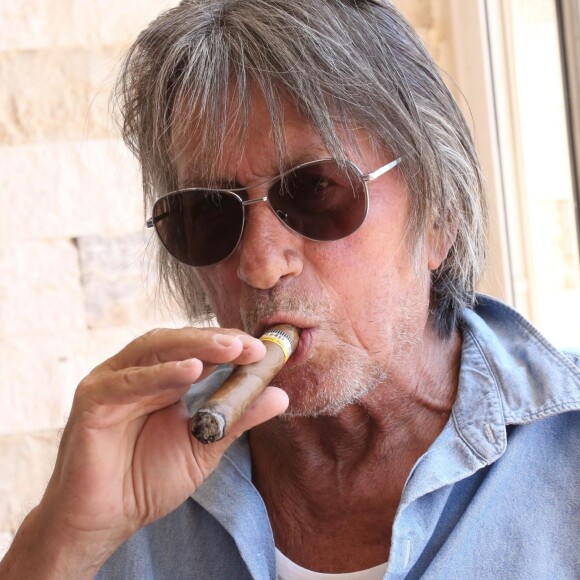 Jacques Dutronc lors d'un photocall de l'équipe du film "Les Francis" du réalisateur Fabrice Begotti à l'hôtel restaurant Cala di Sole près d'Ajaccio en Corse, le 3 juin 2014.