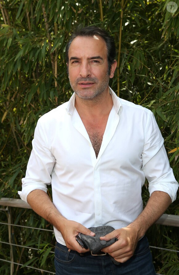 Jean Dujardin - People dans le village lors de la finale du tournoi de tennis de Roland-Garros à Paris, le 7 juin 2015.