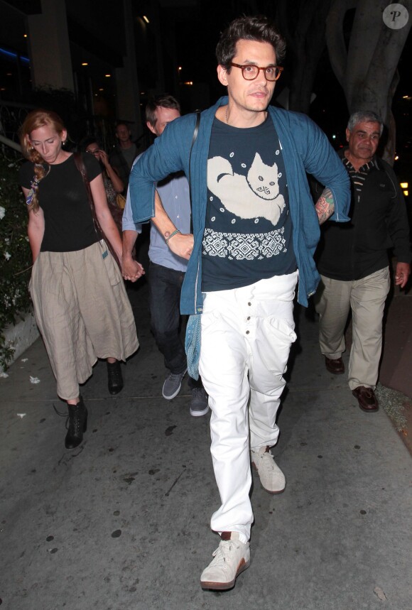 John Mayer est allé dîner au restaurant Madeo à West Hollywood. Le 2 juin 2014  