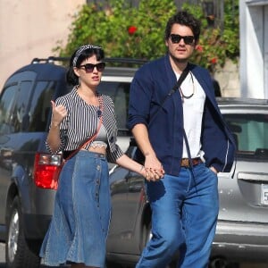 Katy Perry et son petit ami John Mayer se baladent et font du shopping à Hollywood. Le 16 février 2014