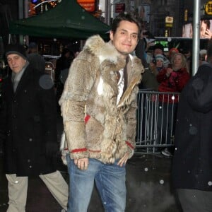 Katy Perry et John Mayer arrivent aux studios de l'emission "Good Morning America", malgre la neige, a New York. Le 17 decembre 2013  