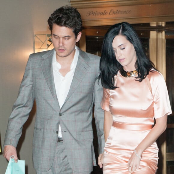 Katy Perry, au bras de John Mayer, sort du club "Friars Club Roast of Don Rickles" au Waldorf Astoria a New York. Le 24 juin 2013 