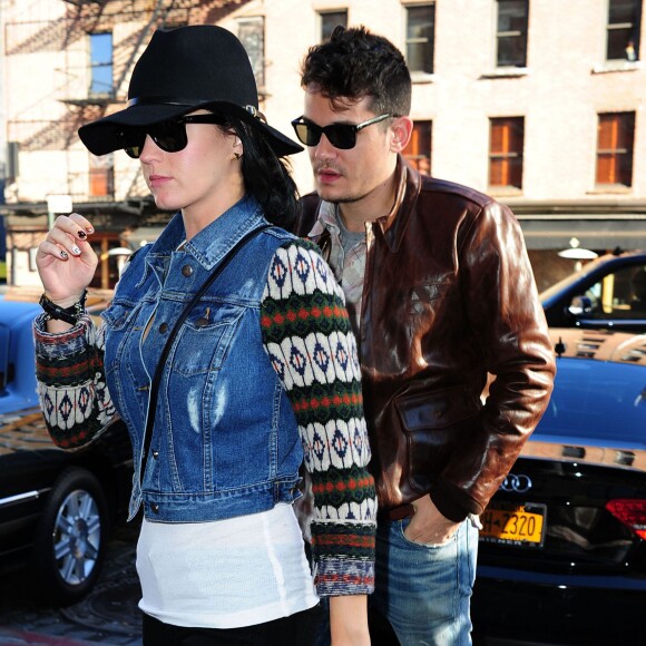 Katy Perry et son nouveau petit-ami John Mayer vont dejeuner au restaurant ABC Kitchen, le jour des 35 ans de John, a New York, le 16 octobre 2012. 